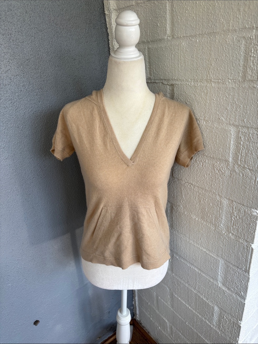 Autumn Cashmere Short Sleeve V-Neck Camel Hooded Vintage Hong Kong Sweater sz L